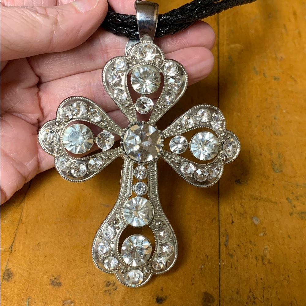 Large Elegant Bling Silver Cross Pendant w/Necklace 16+4 - Picture 2 of 7